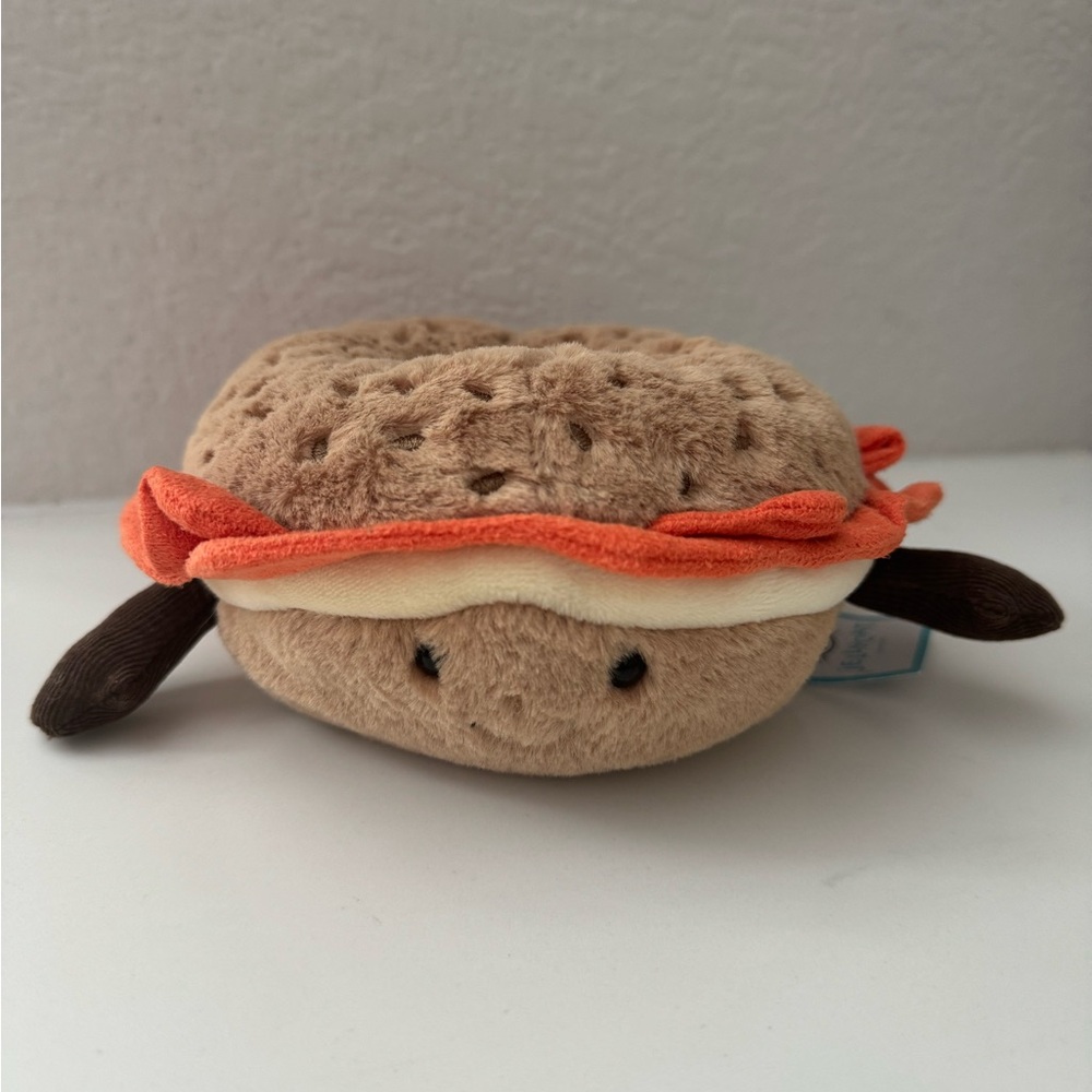 Authentic NWT Jellycat Amuseables Bagel food yummy cute Retired ONLY ONE Rare